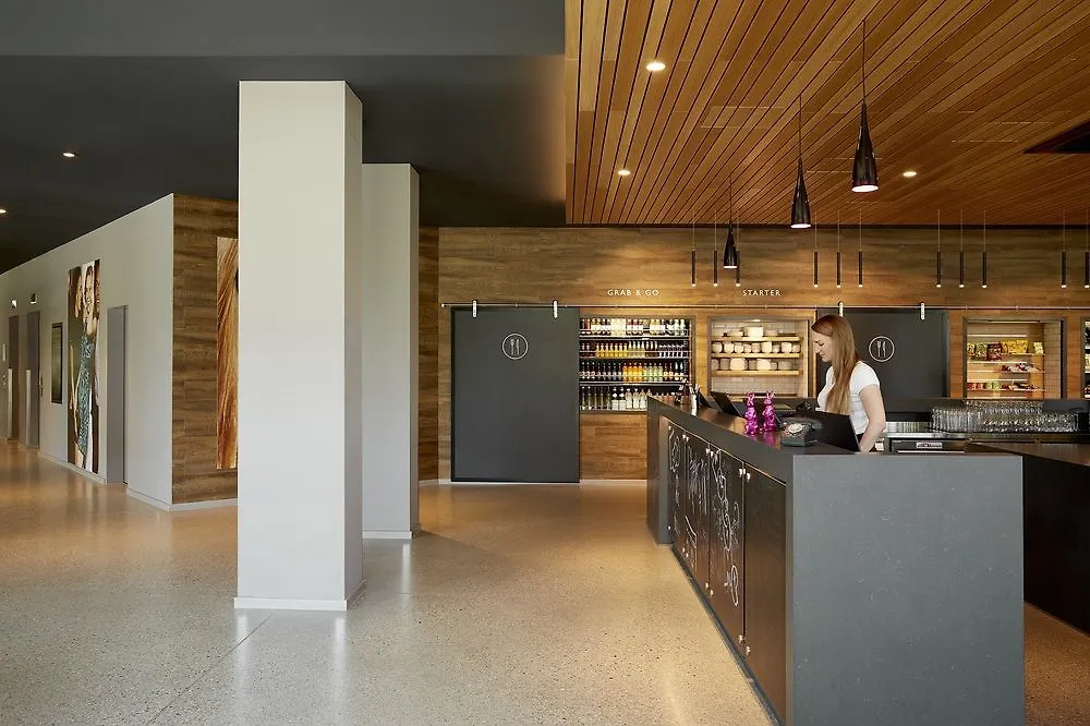 Hotel Moxy London Excel